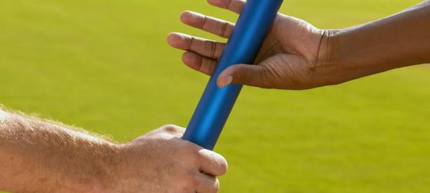 德布劳内重要时刻出色发挥，热火带队取胜！观众掌声雷动