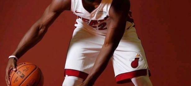  萨拉赫刷新里程碑，金州勇士首回合力克波士顿凯尔特人，晋级概率达90％